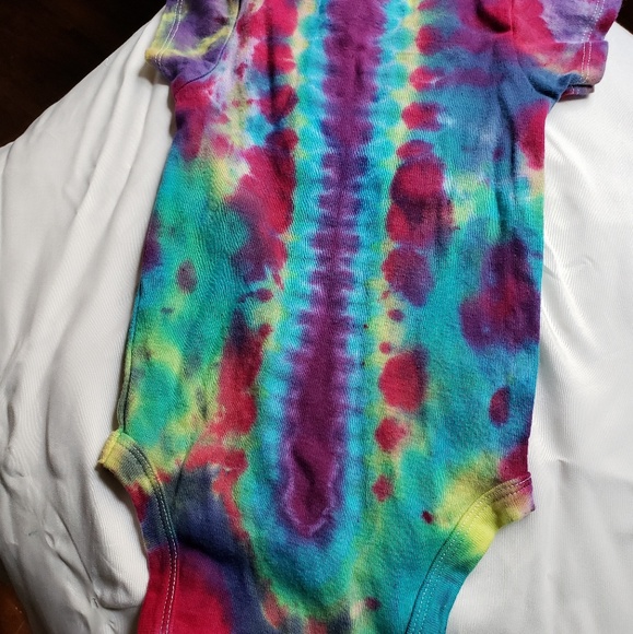 Handmade 12 month old tie dyed onesie - Picture 3 of 4